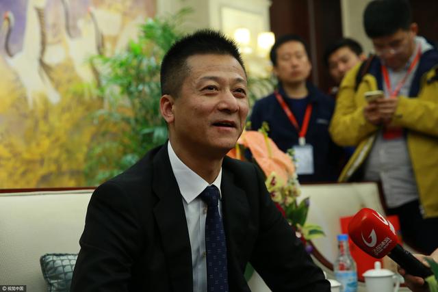 第40分钟，卢卡库背身做球，迪巴拉禁区前沿兜射，孔西利飞身化解。